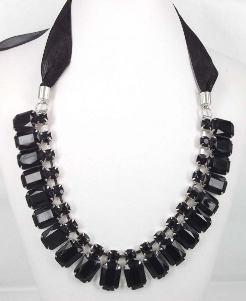 Colar de Pedras Preto